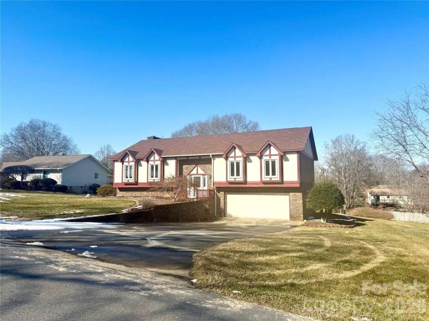 1015 36th Avenue Court, Hickory, NC 28601.  MLS# CAR4340838, YatesRealty ID 4344. 