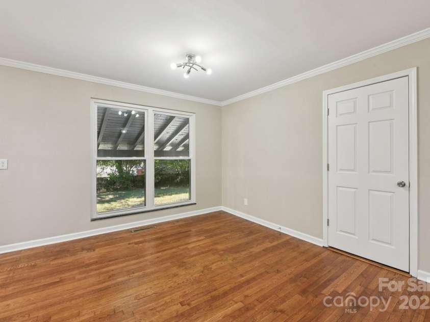 900 Woodlawn Road, Charlotte, NC 28209.  MLS# CAR4310357, YatesRealty ID 4344. 