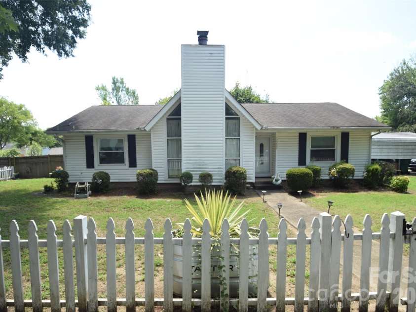 12202 Charing Grove Lane, Charlotte, NC 28273.  MLS# CAR4412542, YatesRealty ID 43441. 