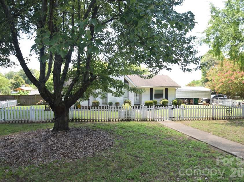 12202 Charing Grove Lane, Charlotte, NC 28273.  MLS# CAR4412542, YatesRealty ID 43441. 