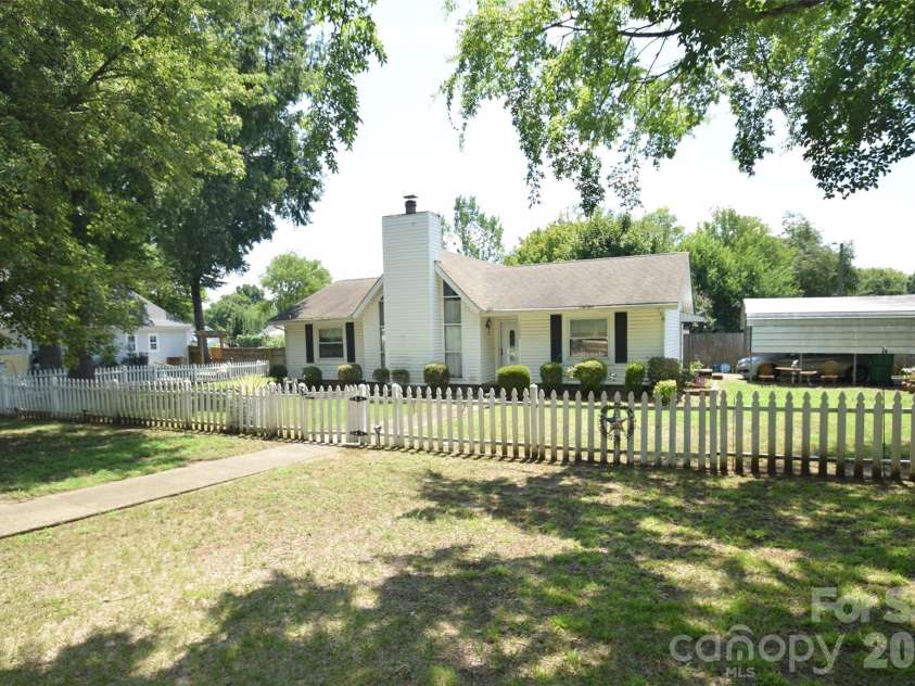 12202 Charing Grove Lane, Charlotte, NC 28273.  MLS# CAR4412542, YatesRealty ID 43441. 