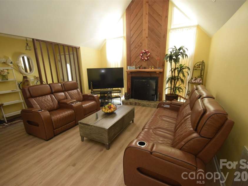 12202 Charing Grove Lane, Charlotte, NC 28273.  MLS# CAR4412542, YatesRealty ID 43441. 