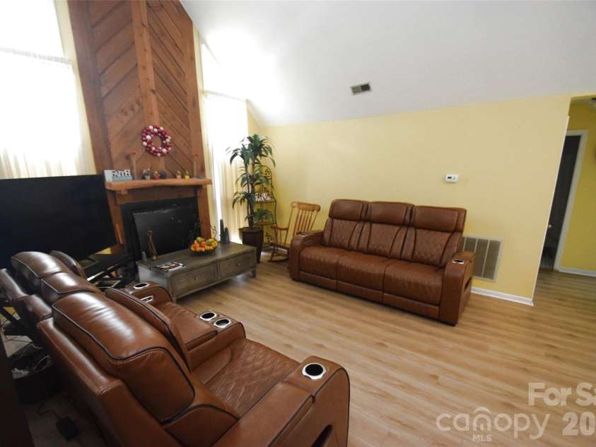 12202 Charing Grove Lane, Charlotte, NC 28273.  MLS# CAR4412542, YatesRealty ID 43441. 