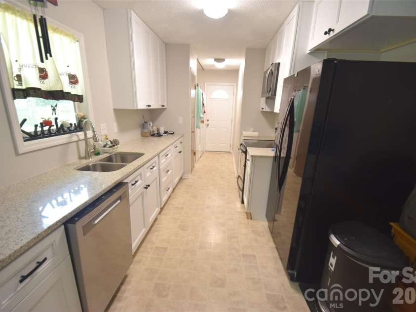 12202 Charing Grove Lane, Charlotte, NC 28273.  MLS# CAR4412542, YatesRealty ID 43441. 