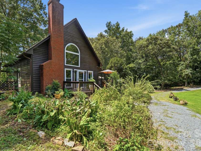 141 Oak Leaf Lane, Wingate, NC 28174.  MLS# CAR4409604, YatesRealty ID 43442. 