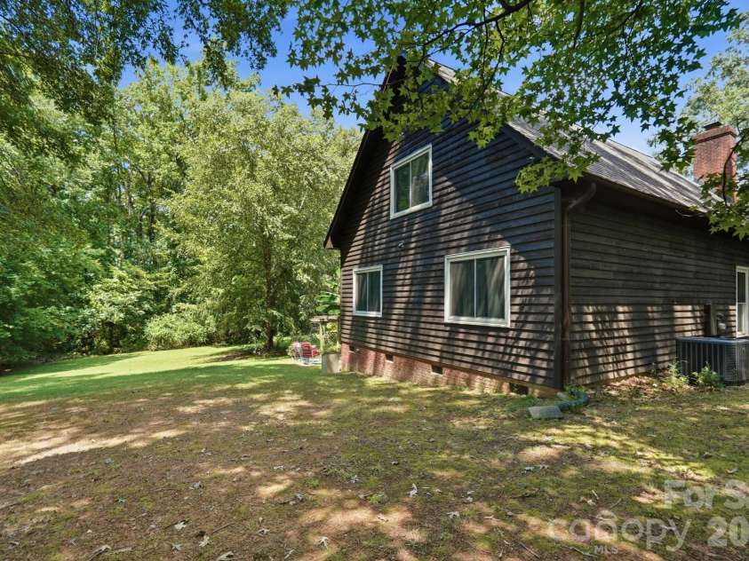 141 Oak Leaf Lane, Wingate, NC 28174.  MLS# CAR4409604, YatesRealty ID 43442. 