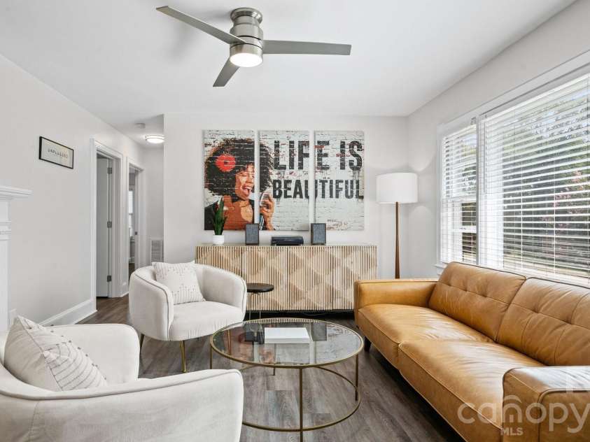 914 Crestmere Street, Charlotte, NC 28208.  MLS# CAR4407266, YatesRealty ID 43443. 