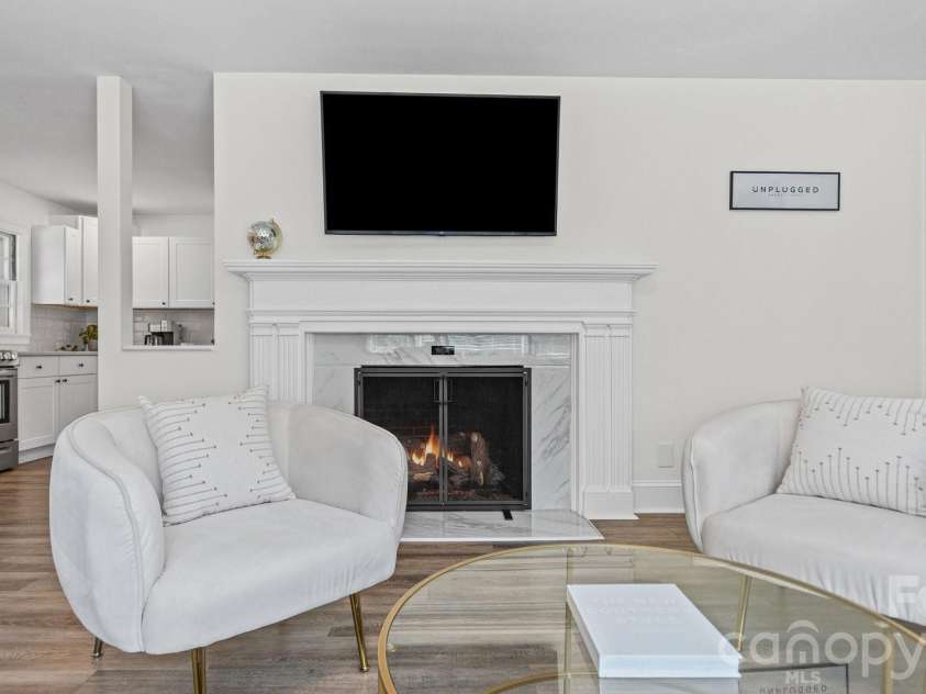 914 Crestmere Street, Charlotte, NC 28208.  MLS# CAR4407266, YatesRealty ID 43443. 
