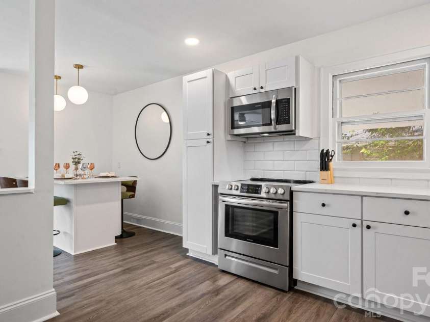 914 Crestmere Street, Charlotte, NC 28208.  MLS# CAR4407266, YatesRealty ID 43443. 