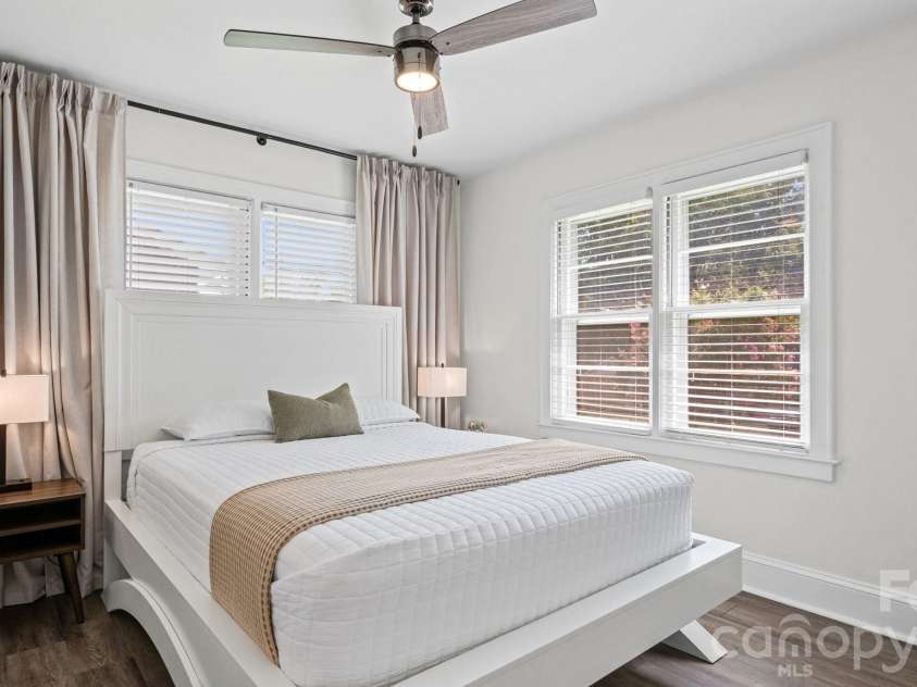 914 Crestmere Street, Charlotte, NC 28208.  MLS# CAR4407266, YatesRealty ID 43443. 