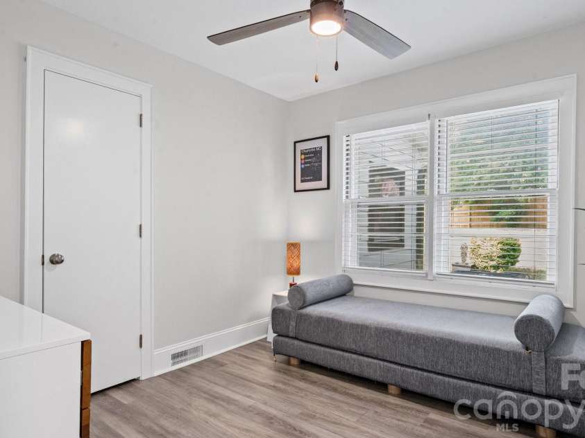914 Crestmere Street, Charlotte, NC 28208.  MLS# CAR4407266, YatesRealty ID 43443. 