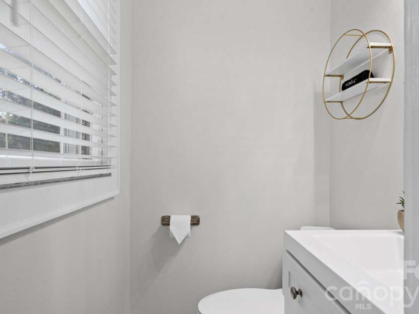 914 Crestmere Street, Charlotte, NC 28208.  MLS# CAR4407266, YatesRealty ID 43443. 