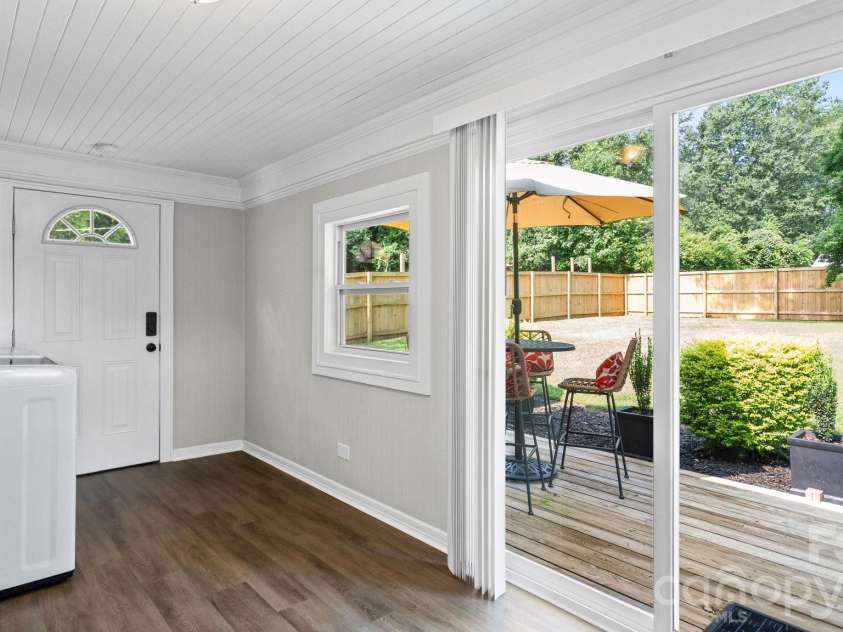 914 Crestmere Street, Charlotte, NC 28208.  MLS# CAR4407266, YatesRealty ID 43443. 