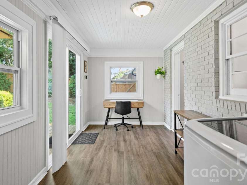914 Crestmere Street, Charlotte, NC 28208.  MLS# CAR4407266, YatesRealty ID 43443. 