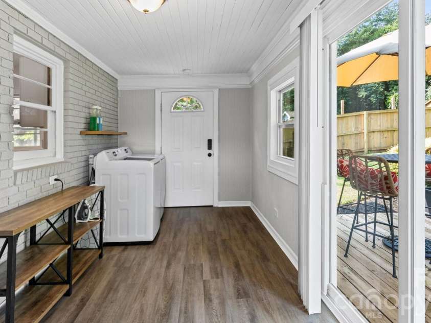 914 Crestmere Street, Charlotte, NC 28208.  MLS# CAR4407266, YatesRealty ID 43443. 
