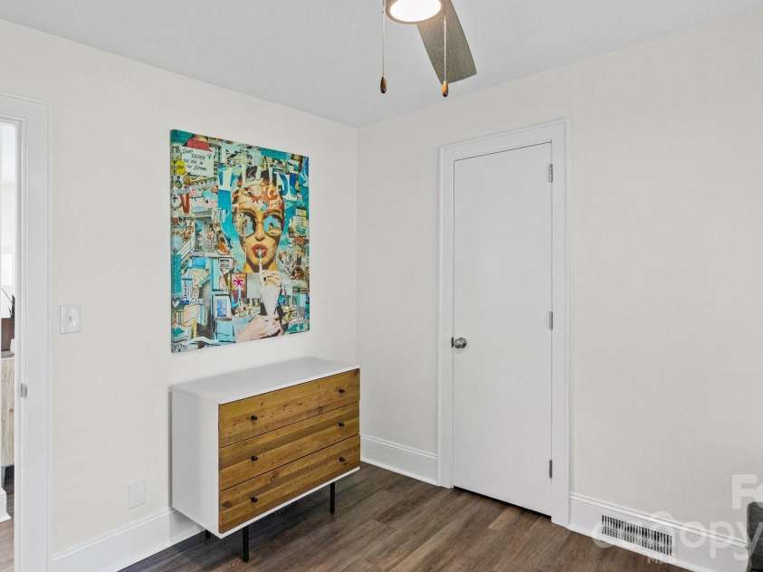 914 Crestmere Street, Charlotte, NC 28208.  MLS# CAR4407266, YatesRealty ID 43443. 