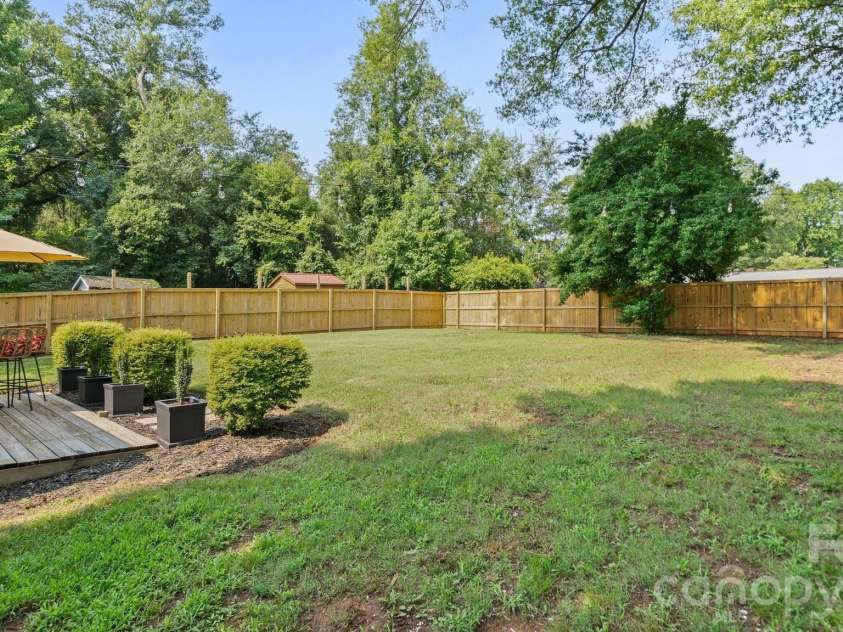 914 Crestmere Street, Charlotte, NC 28208.  MLS# CAR4407266, YatesRealty ID 43443. 