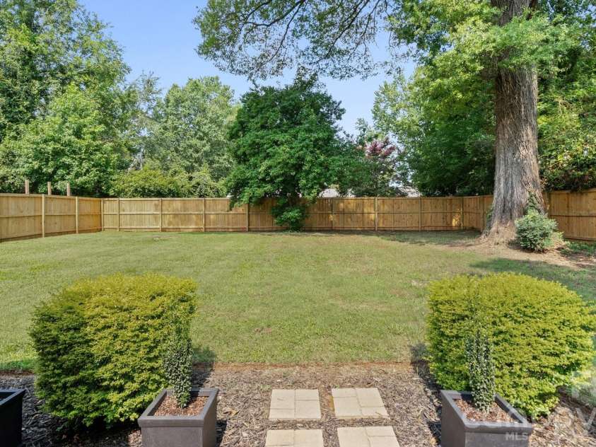 914 Crestmere Street, Charlotte, NC 28208.  MLS# CAR4407266, YatesRealty ID 43443. 