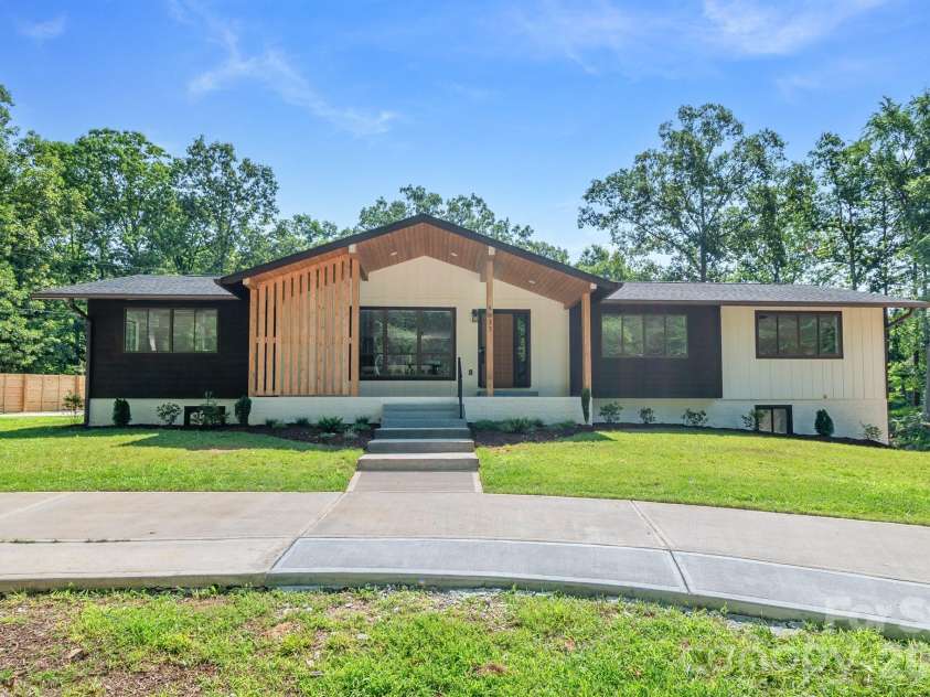 5033 Waxhaw Indian Trail Road, Matthews, NC 28104.  MLS# CAR4398876, YatesRealty ID 43444. 