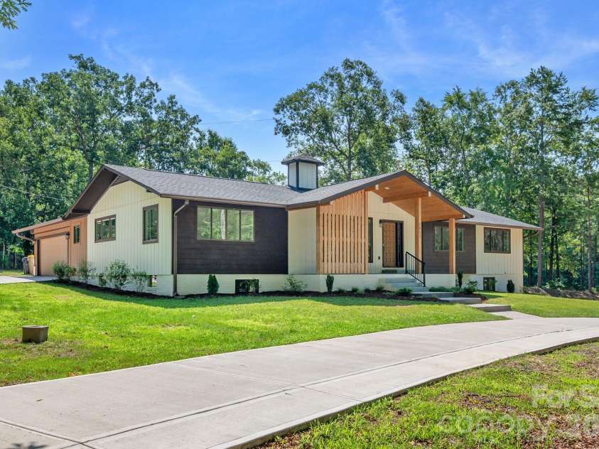 5033 Waxhaw Indian Trail Road, Matthews, NC 28104.  MLS# CAR4398876, YatesRealty ID 43444. 