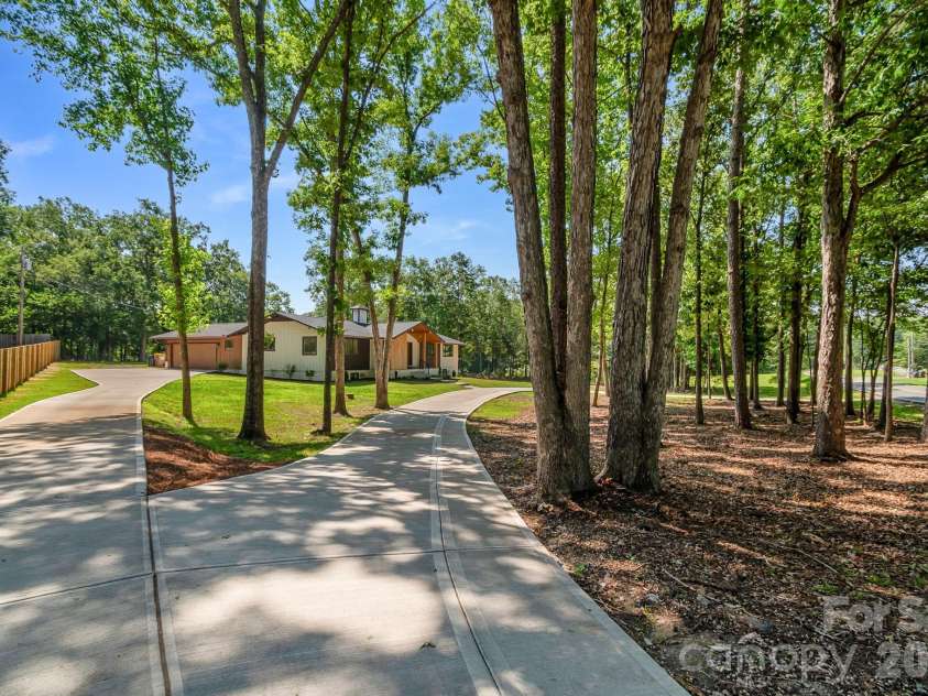 5033 Waxhaw Indian Trail Road, Matthews, NC 28104.  MLS# CAR4398876, YatesRealty ID 43444. 