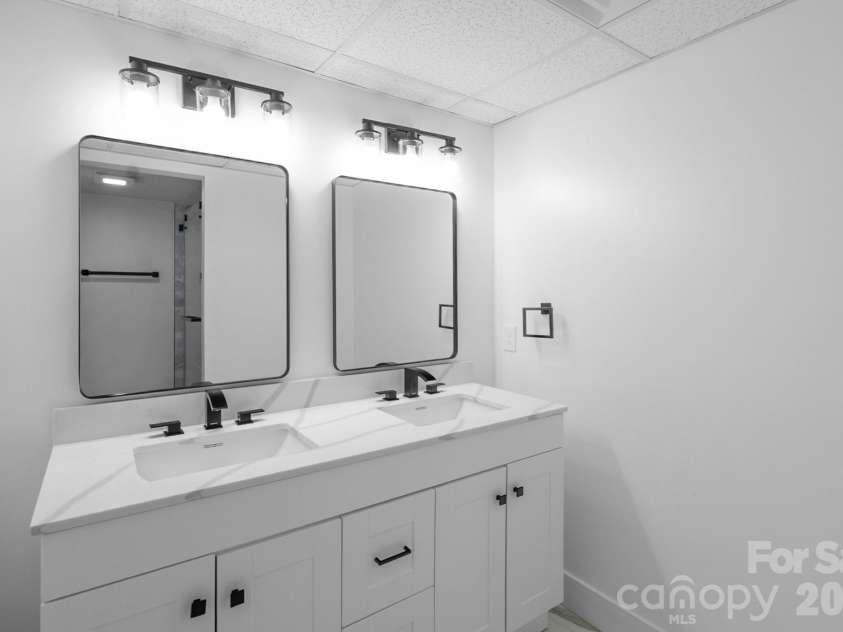 5033 Waxhaw Indian Trail Road, Matthews, NC 28104.  MLS# CAR4398876, YatesRealty ID 43444. 