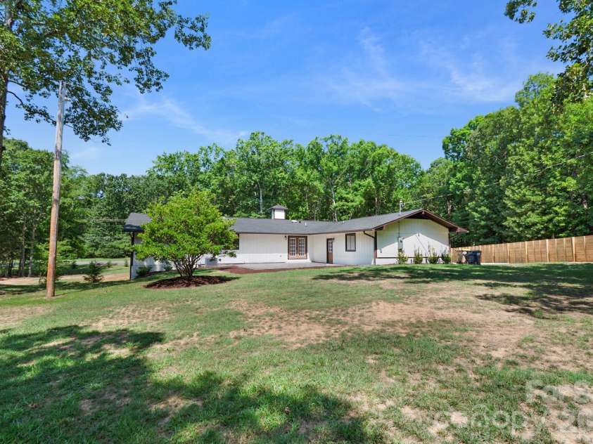 5033 Waxhaw Indian Trail Road, Matthews, NC 28104.  MLS# CAR4398876, YatesRealty ID 43444. 