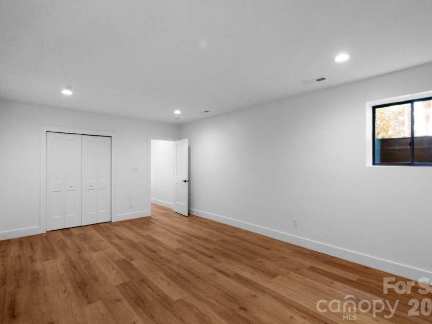5033 Waxhaw Indian Trail Road, Matthews, NC 28104.  MLS# CAR4398876, YatesRealty ID 43444. Flex space