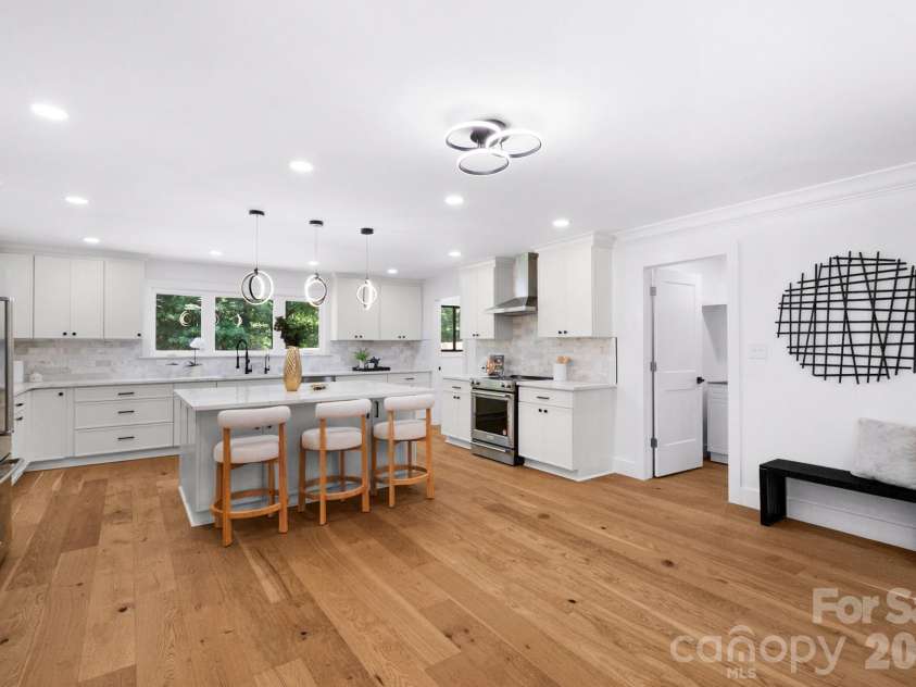 5033 Waxhaw Indian Trail Road, Matthews, NC 28104.  MLS# CAR4398876, YatesRealty ID 43444. Kitchen
