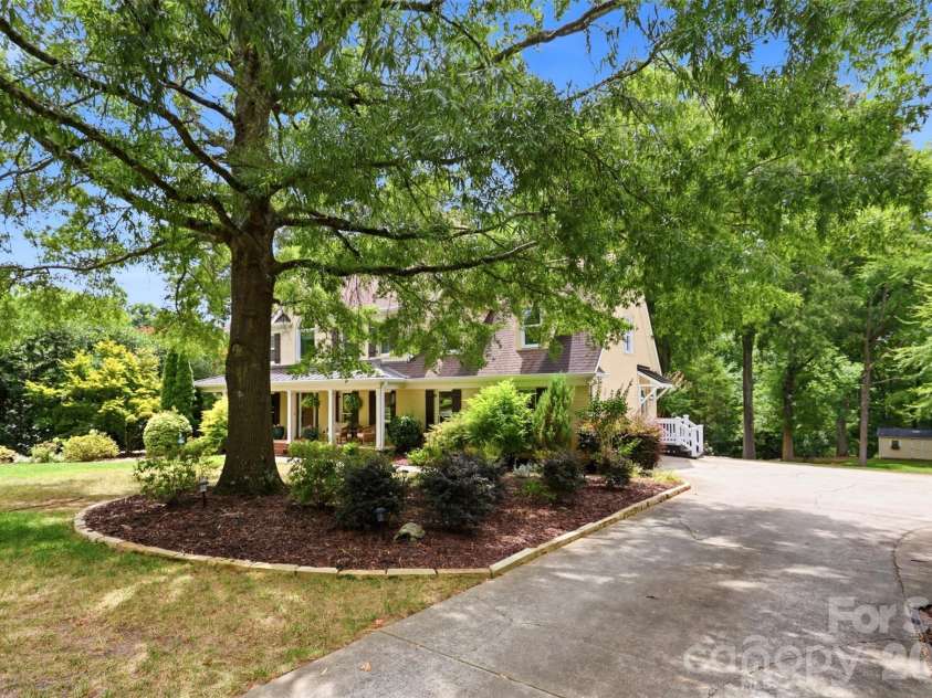 170 Kimberly Road, Davidson, NC 28036.  MLS# CAR4405171, YatesRealty ID 43447. 