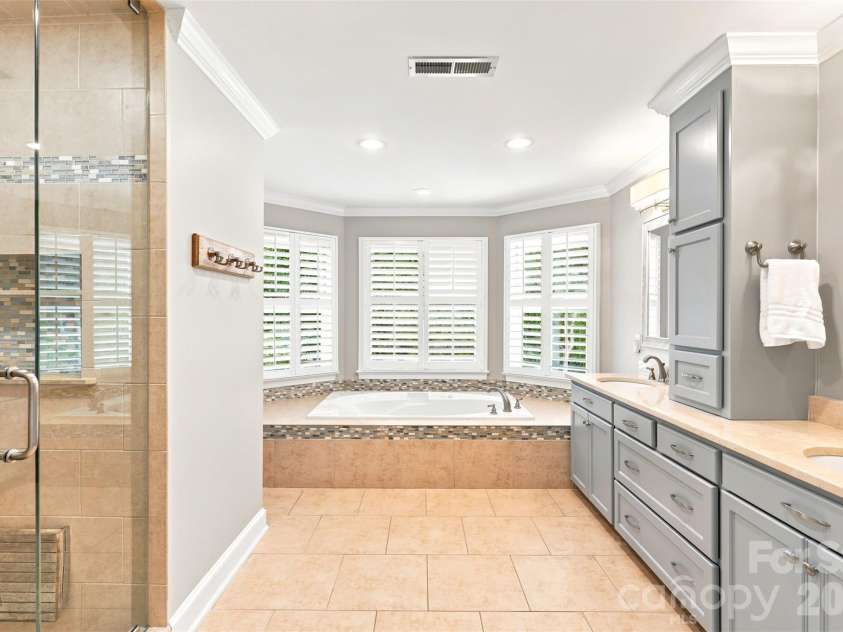 170 Kimberly Road, Davidson, NC 28036.  MLS# CAR4405171, YatesRealty ID 43447. 