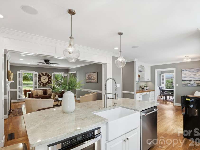170 Kimberly Road, Davidson, NC 28036.  MLS# CAR4405171, YatesRealty ID 43447. Kitchen