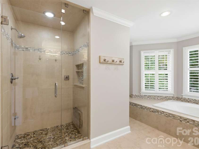 170 Kimberly Road, Davidson, NC 28036.  MLS# CAR4405171, YatesRealty ID 43447. Primary Bathroom
