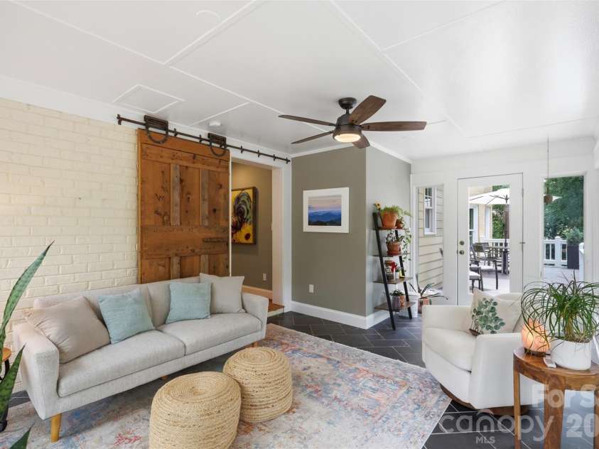 170 Kimberly Road, Davidson, NC 28036.  MLS# CAR4405171, YatesRealty ID 43447. Sunroom
