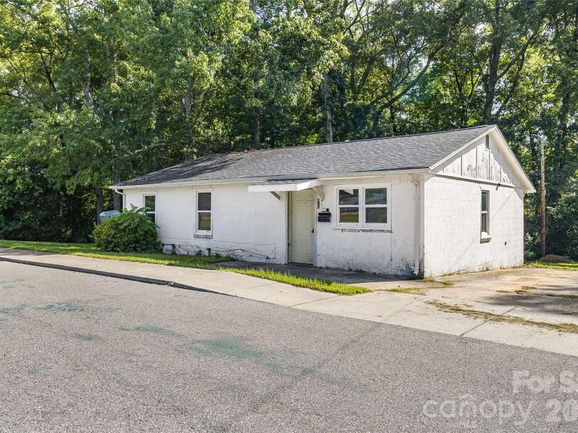 411 Jacob Street, Cherryville, NC 28021.  MLS# CAR4413484, YatesRealty ID 43449. 