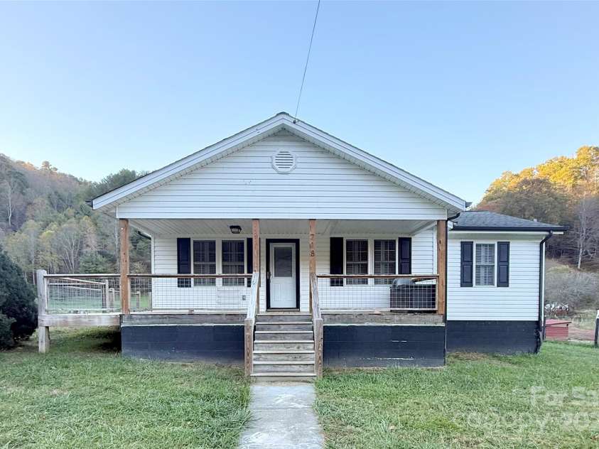718 Bald Mountain Road, Burnsville, NC 28714.  MLS# CAR4313778, YatesRealty ID 4345. 