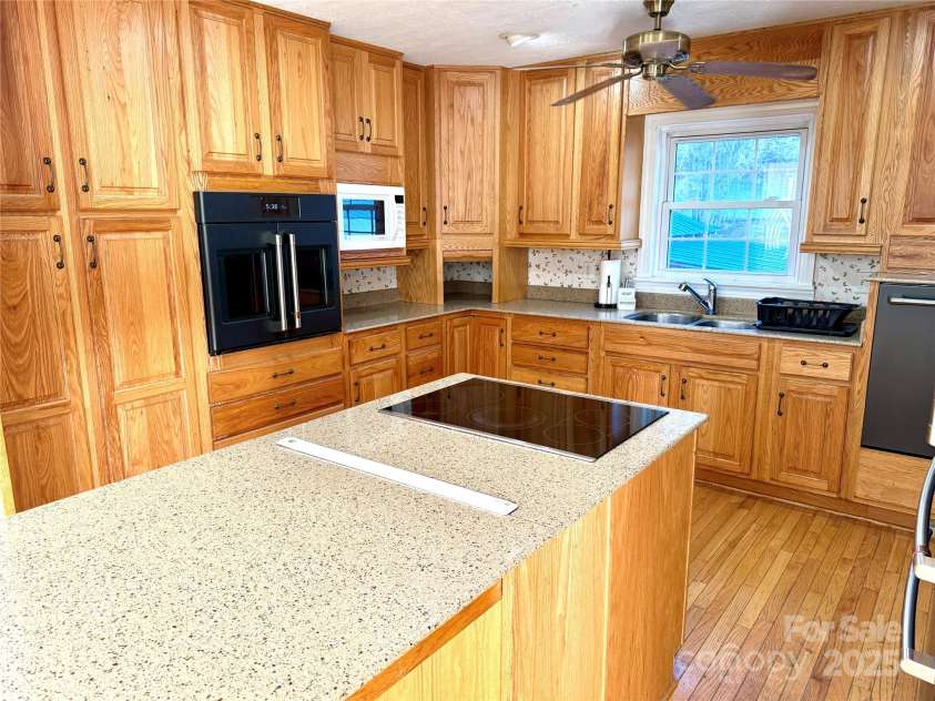 718 Bald Mountain Road, Burnsville, NC 28714.  MLS# CAR4313778, YatesRealty ID 4345. 