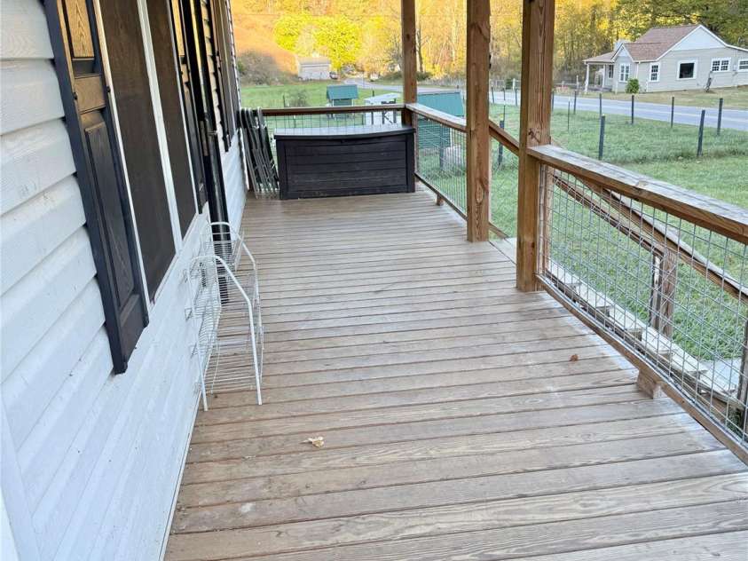 718 Bald Mountain Road, Burnsville, NC 28714.  MLS# CAR4313778, YatesRealty ID 4345. 