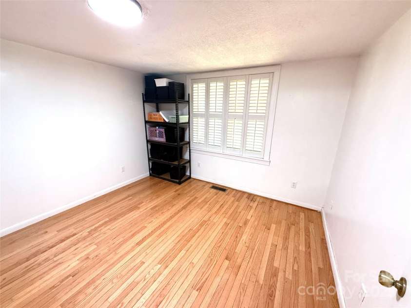 718 Bald Mountain Road, Burnsville, NC 28714.  MLS# CAR4313778, YatesRealty ID 4345. 