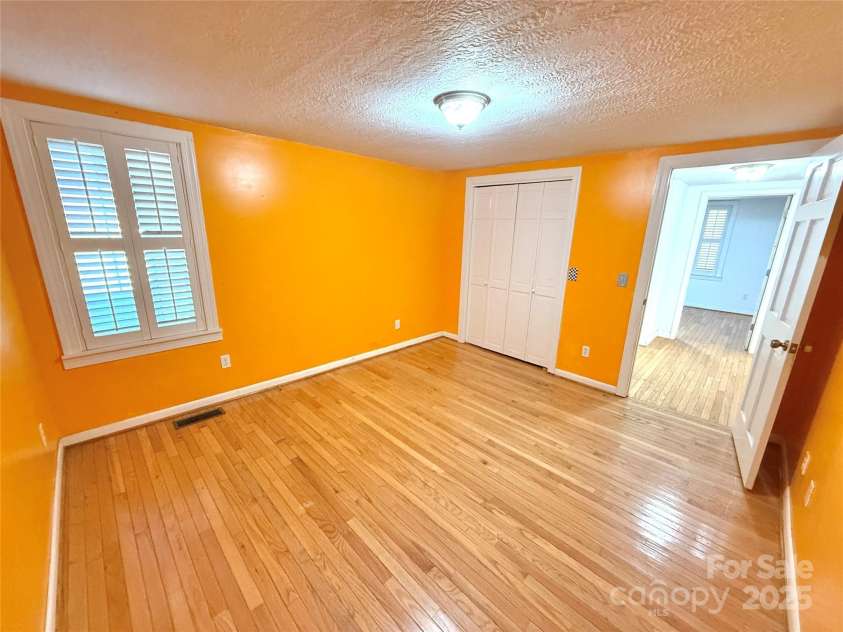 718 Bald Mountain Road, Burnsville, NC 28714.  MLS# CAR4313778, YatesRealty ID 4345. 