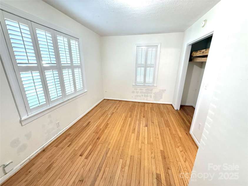 718 Bald Mountain Road, Burnsville, NC 28714.  MLS# CAR4313778, YatesRealty ID 4345. 