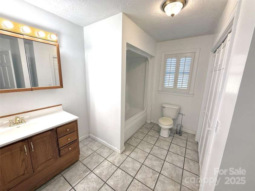 718 Bald Mountain Road, Burnsville, NC 28714.  MLS# CAR4313778, YatesRealty ID 4345. 