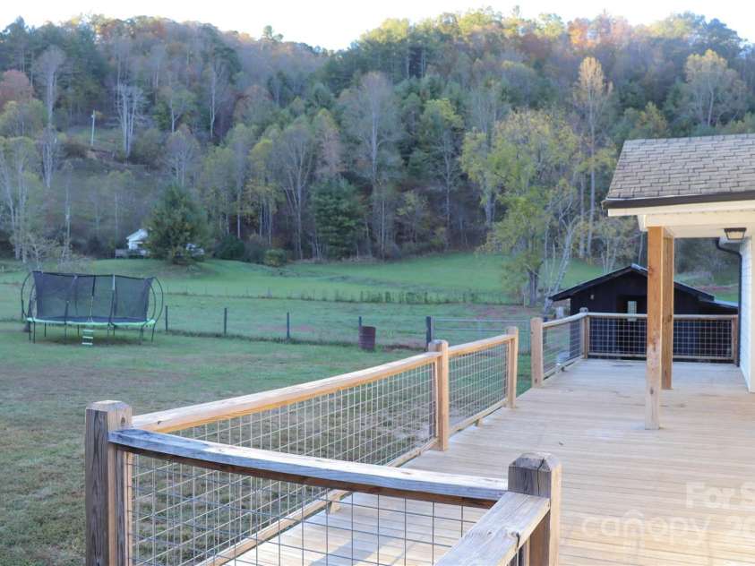 718 Bald Mountain Road, Burnsville, NC 28714.  MLS# CAR4313778, YatesRealty ID 4345. 