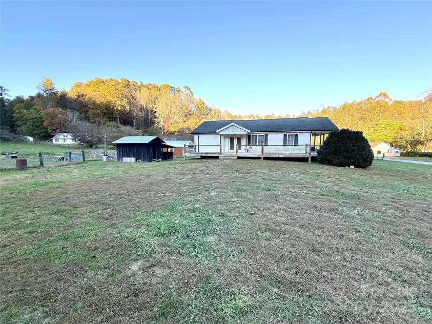 718 Bald Mountain Road, Burnsville, NC 28714.  MLS# CAR4313778, YatesRealty ID 4345. 