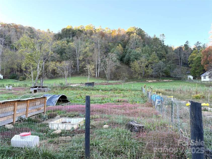 718 Bald Mountain Road, Burnsville, NC 28714.  MLS# CAR4313778, YatesRealty ID 4345. 