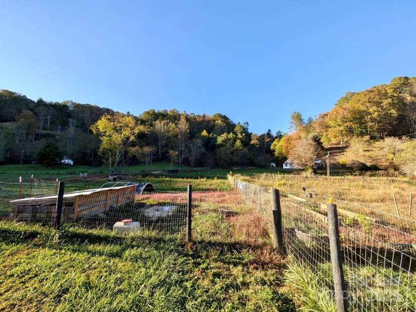 718 Bald Mountain Road, Burnsville, NC 28714.  MLS# CAR4313778, YatesRealty ID 4345. 