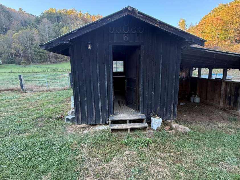 718 Bald Mountain Road, Burnsville, NC 28714.  MLS# CAR4313778, YatesRealty ID 4345. 