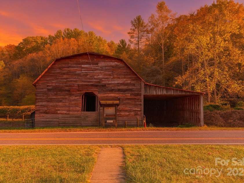 718 Bald Mountain Road, Burnsville, NC 28714.  MLS# CAR4313778, YatesRealty ID 4345. 