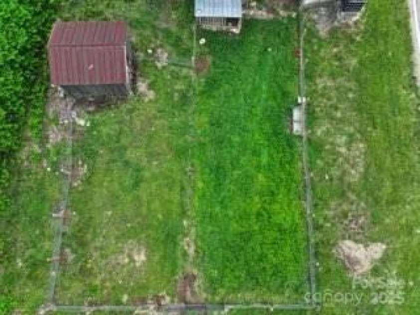 718 Bald Mountain Road, Burnsville, NC 28714.  MLS# CAR4313778, YatesRealty ID 4345. 