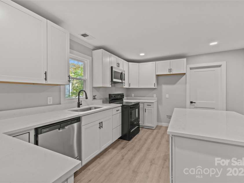 816 Miller Street, Gastonia, NC 28052.  MLS# CAR4297587, YatesRealty ID 4345. 